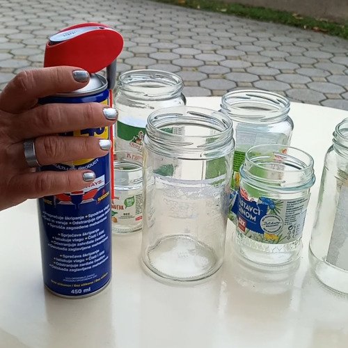 Čišćenje starih naljepnica na staklenkama